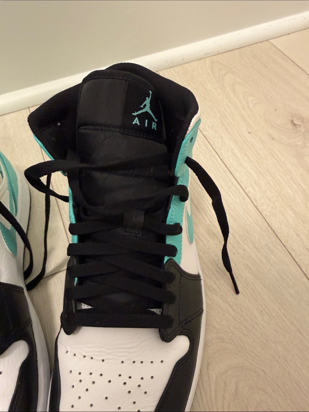 Air Jordan 1 Mids Nike . Men’s. White Black Teal. Size 10.5 - Picture 3 of 6